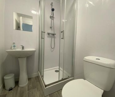 1 bedroom in a house share to rent - Photo 6