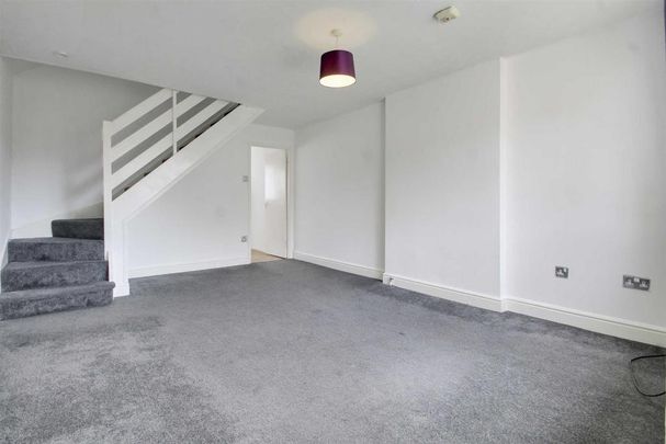2 bedroom end of terrace house to rent - Photo 1