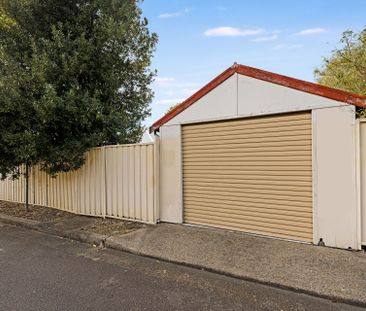Family House with Timber Flooring on A Quiet Street for rent - Photo 3
