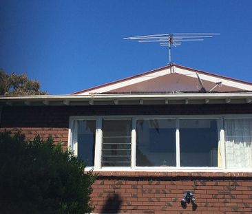 Spacious 4-bedroom rental, Free Fibre Wifi. - Photo 3