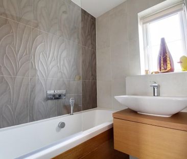 4 bedroom semi-detached house to rent - Photo 6