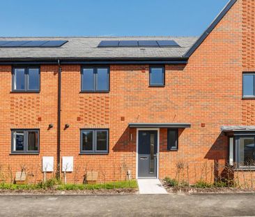 3 bedroom semi-detached house to rent - Photo 4