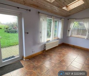 4 bedroom detached house to rent - Photo 2