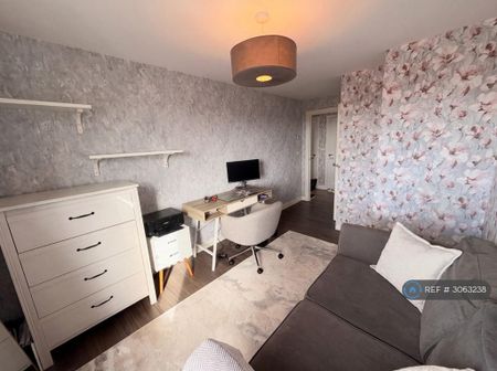 2 bedroom flat to rent - Photo 2