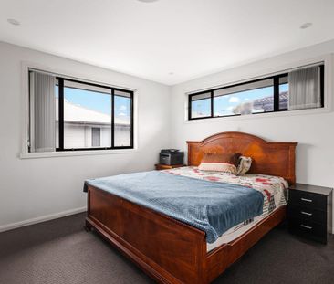 Contemporary Townhouse Living - Photo 2