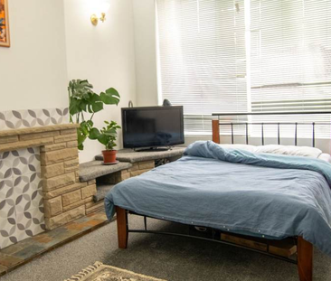 1 bedroom in a house share to rent - Photo 4