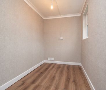 3 bedroom semi-detached house - Photo 6