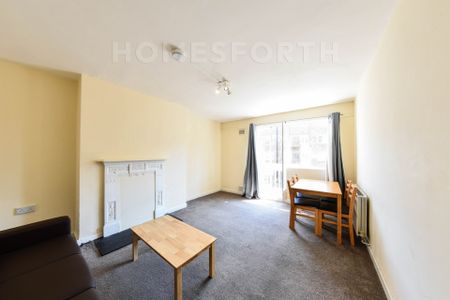 3 Bedroom Flat - Photo 2