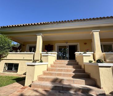 Detached Villa in Elviria - Photo 2