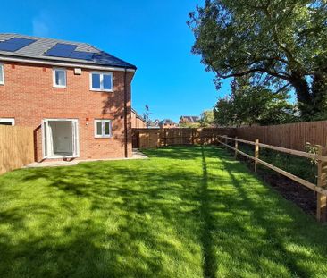 2 bedroom semi-detached house to rent - Photo 3