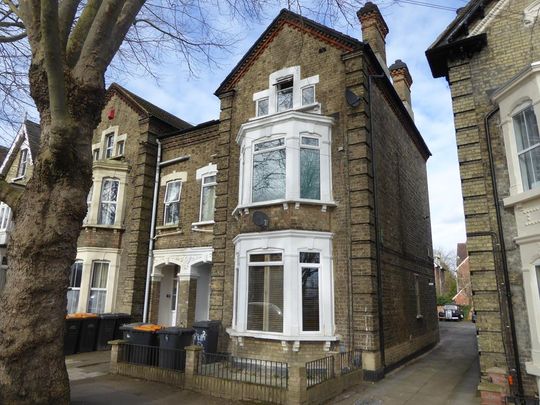 Available 2 Bed Flat - Ground Floor - Photo 1