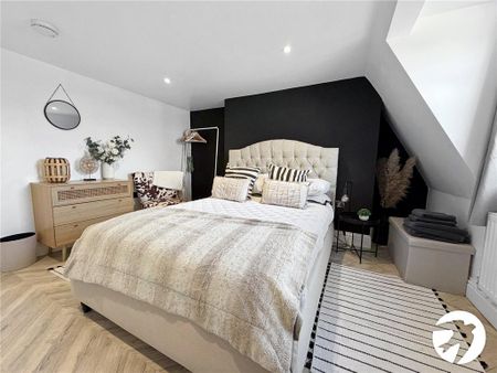 1 bedroom penthouse to rent - Photo 3