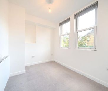 3 bedroom flat to rent - Photo 4