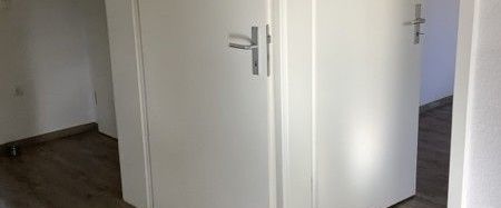 **Zentral & ruhig! Bezugsfertige 2-Zimmer-Wohnung mit Balkon** - Photo 1