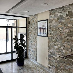 3 ET DEMI, TOUT RENOVE, CHAUFFAGE ET EAU CHAUDE INCLUS - Photo 2