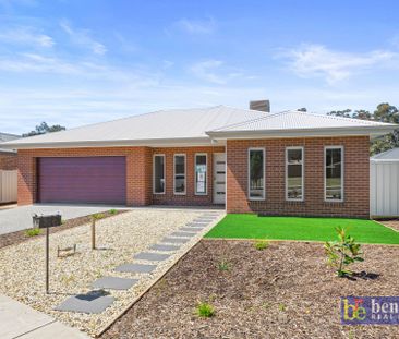 Spacious and Modern Living in North Bendigo - Photo 4