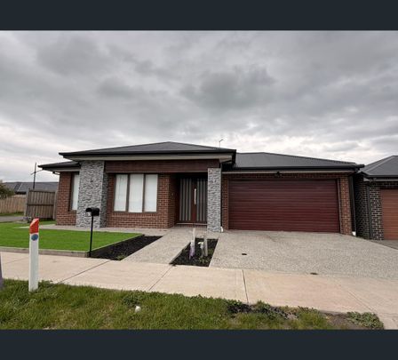 61 Cornhill Parkway, Donnybrook, Vic 3064 - Photo 1