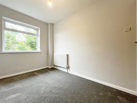 2 bedroom Maisonette to rent - Photo 2