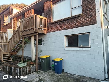 Charming 2BR Unit w/ Courtyard! - Photo 5