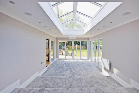 6 bedroom detached house to rent - Photo 2