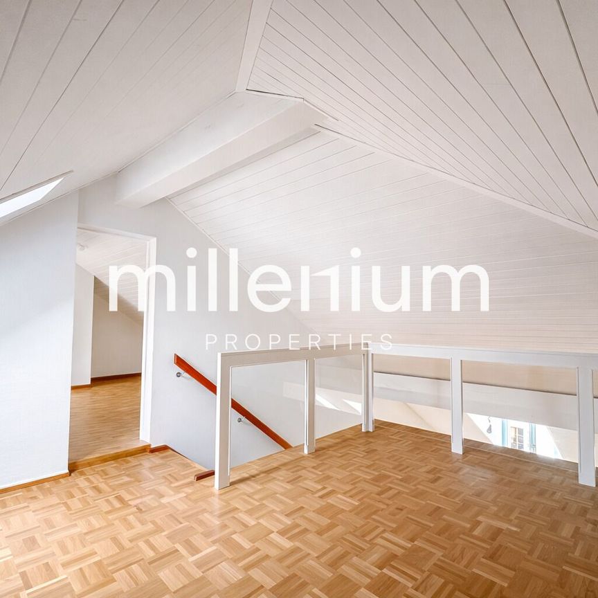 Exceptional Renovated 6-Room Duplex Penthouse in the Heart of Carouge - Photo 1