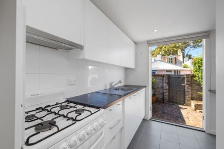 16 St James Road, Bondi Junction NSW 2022 - House For Rent | Domain - Photo 5