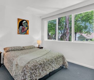 Prized Elwood Address - FULLY FURNISHED - Photo 5