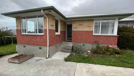 Family Home in West End - Photo 5