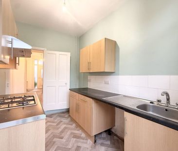 3 bed House South Avenue, SS2 - Photo 6