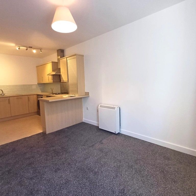 Norwich Avenue West, Bournemouth - Photo 1