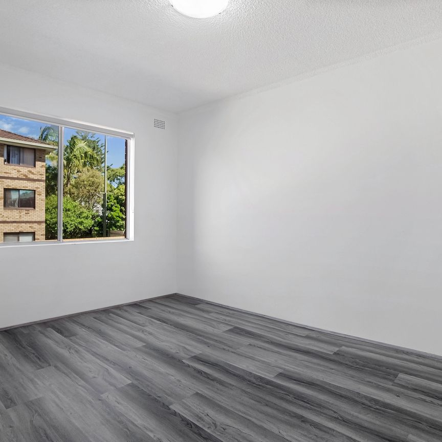 2 bedroom Unit with Lock up garage - Photo 1