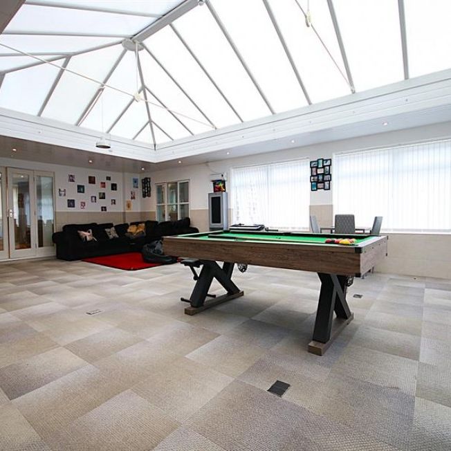 6 Bedroom Detached To Let - Photo 1