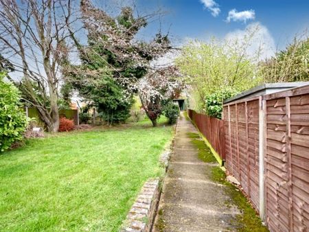 1 bedroom in a house share to rent - Photo 3