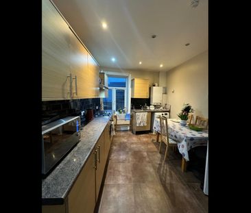 Room in a Shared Flat, Replingham Road, SW18 - Photo 4
