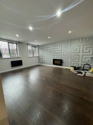 2 Bed Flat, Royal Court, NG5 - Photo 1