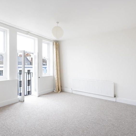 3 Bed Flat - Photo 1