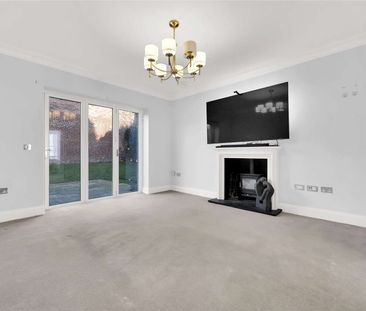 A beautifully appointed five bedroom detached home by PH Homes, set... - Photo 1