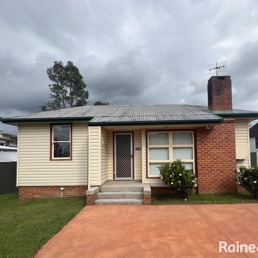 Convenient & Comfortable Living in Bomaderry - Photo 1