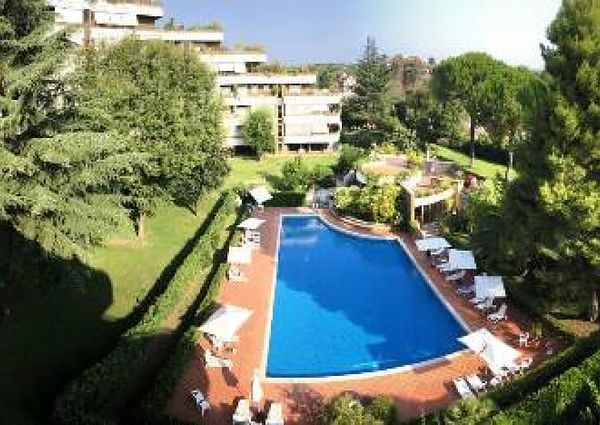 Attico-Cassia: Spacious, 4 bedrooms, 3 baths, large triple living and 300mq. panoramic terrace. In secure complex with swimming pool, doorman, parking. Ref. 1451