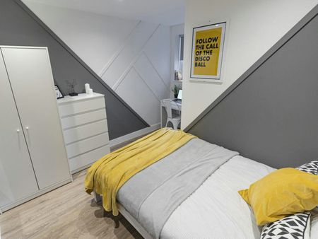 Terraced House to rent on - Photo 3