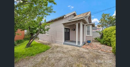 Two-bedroom Cottage in popular location! - Photo 3