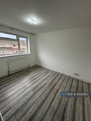 4 bedroom terraced house to rent - Photo 5