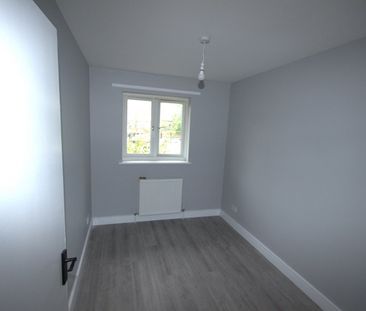3 Bed Terraced House, Prospect Vale, SE18 - Photo 3