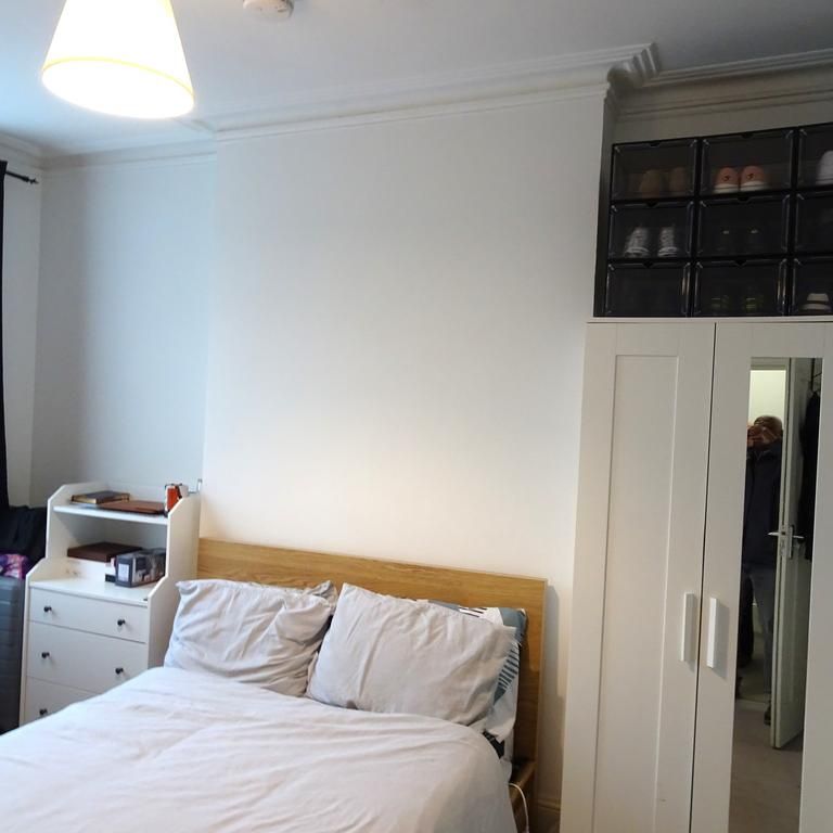 1 bedroom in a flat share to rent - Photo 1