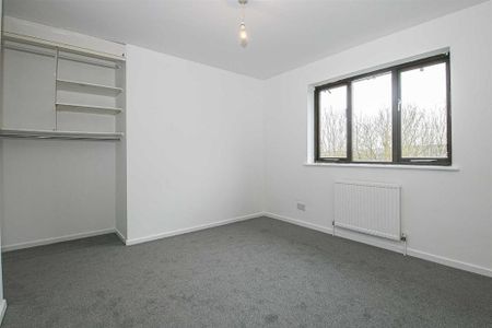 4 bedroom detached house to rent - Photo 4