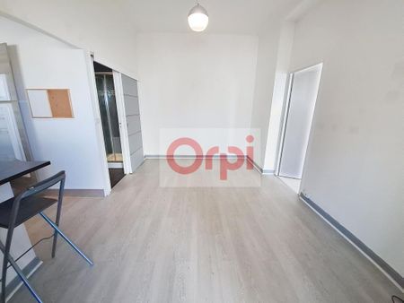 Location Appartement 1 pièce 32m² ST LAURENT DU VAR 06700 - Photo 3