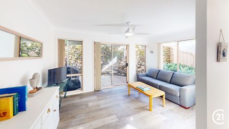 Coastal Gem – Walk to the Beach and Local Eateries - Photo 2