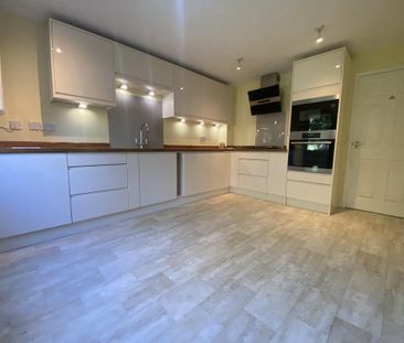 2 bedroom semi-detached house to rent - Photo 5