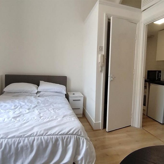 Studio to rent - Photo 1