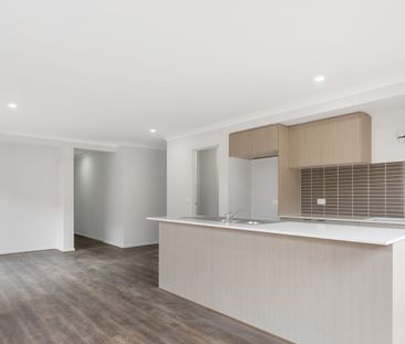 Luxury, Space & Style in the Heart of Thornhill Park - Photo 6